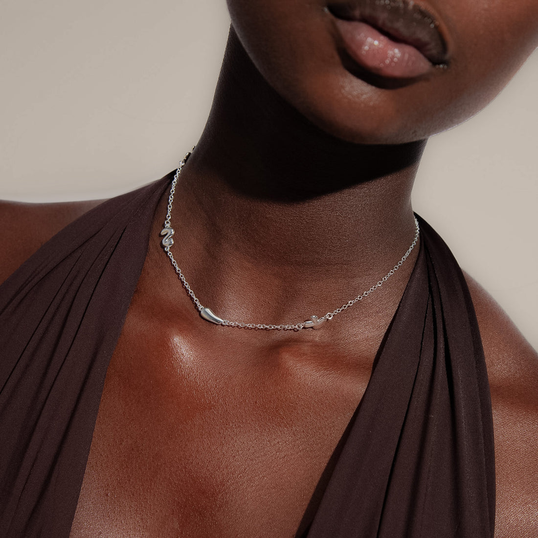 Kiss Short Chain Necklace in Silver