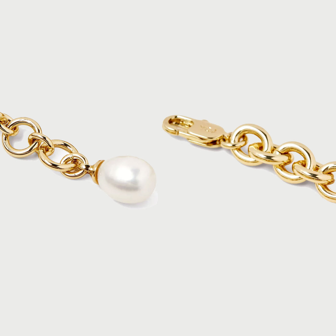 Agape Chain Bracelet in Gold