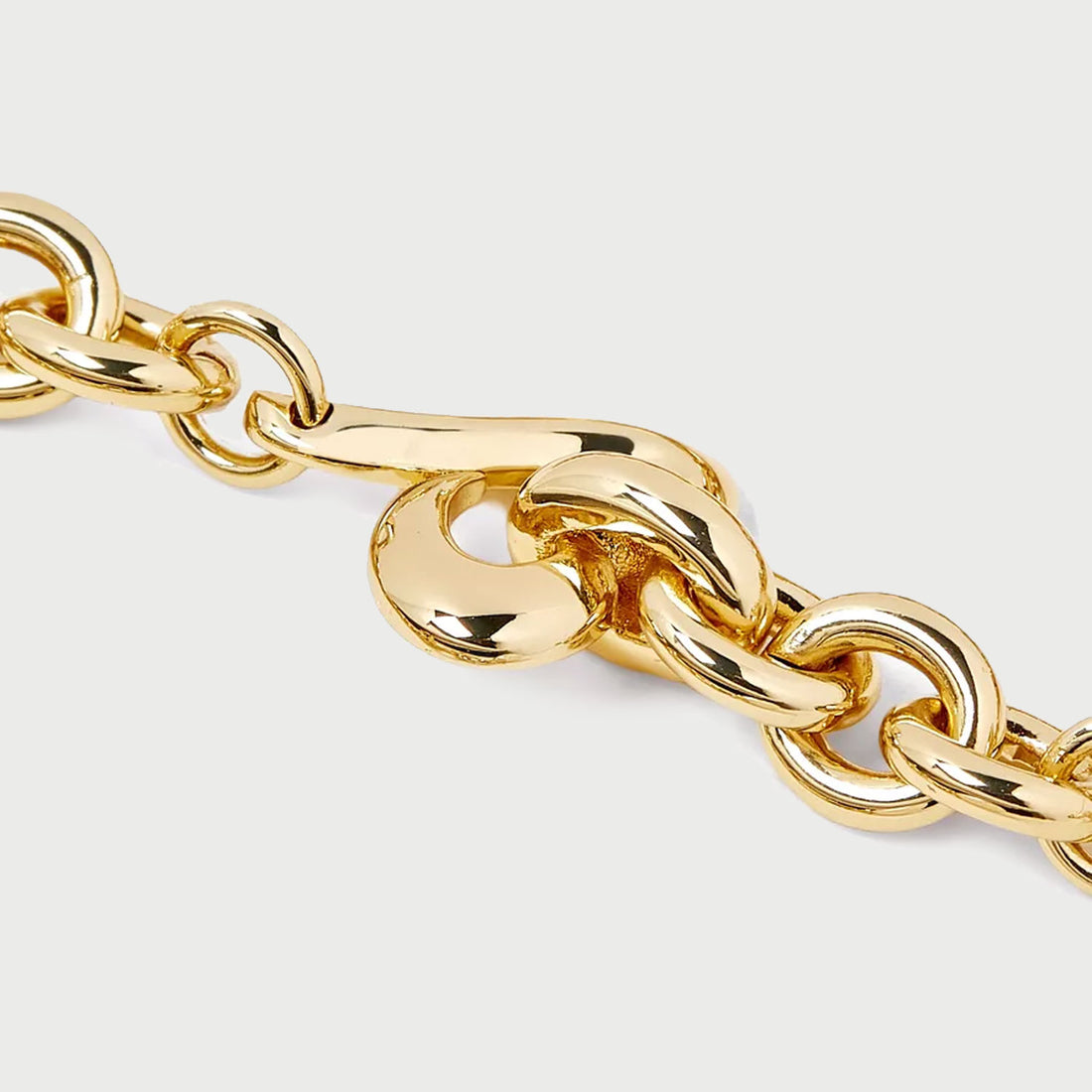 Agape Chain Bracelet in Gold