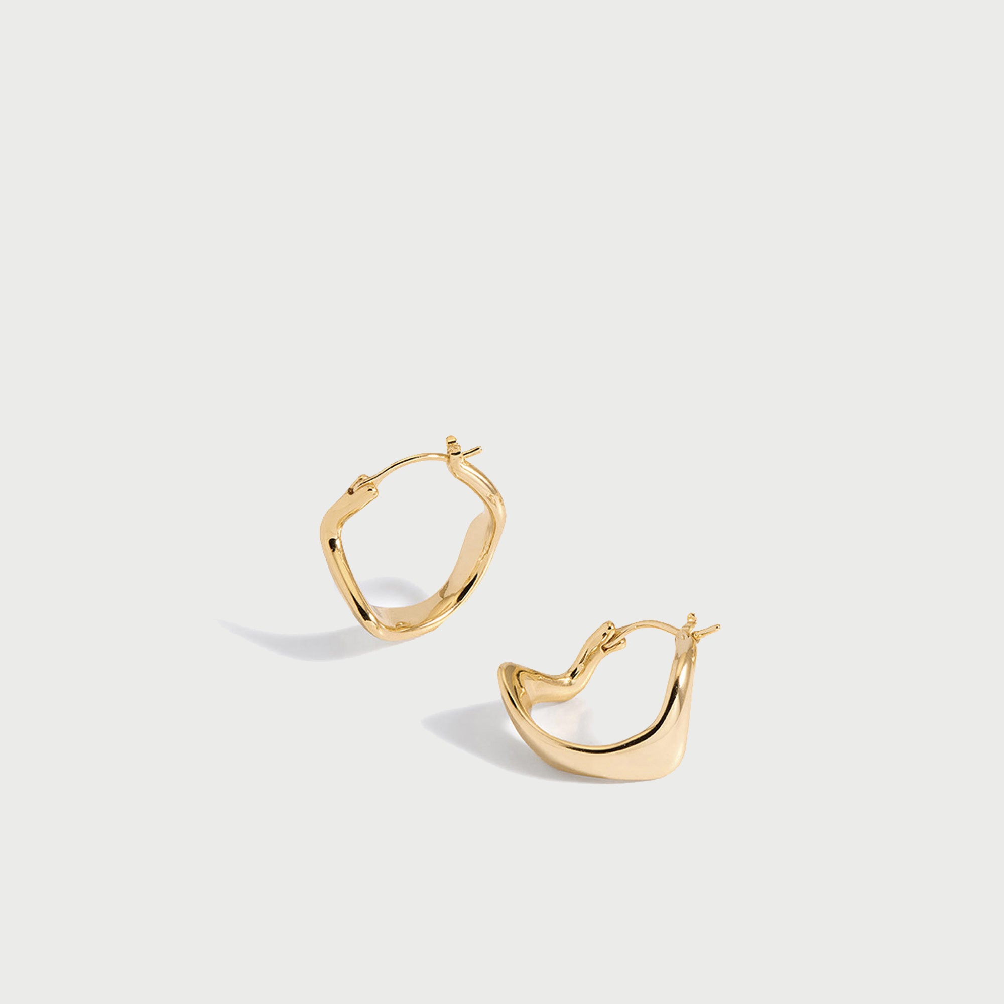 Curved Mini Hoop Earrings in Gold