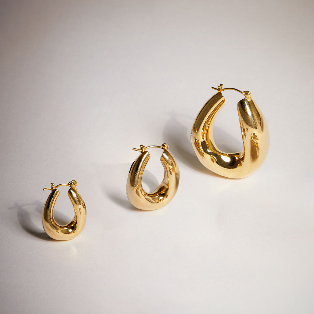 Falin Midi Hoop Earrings in Gold