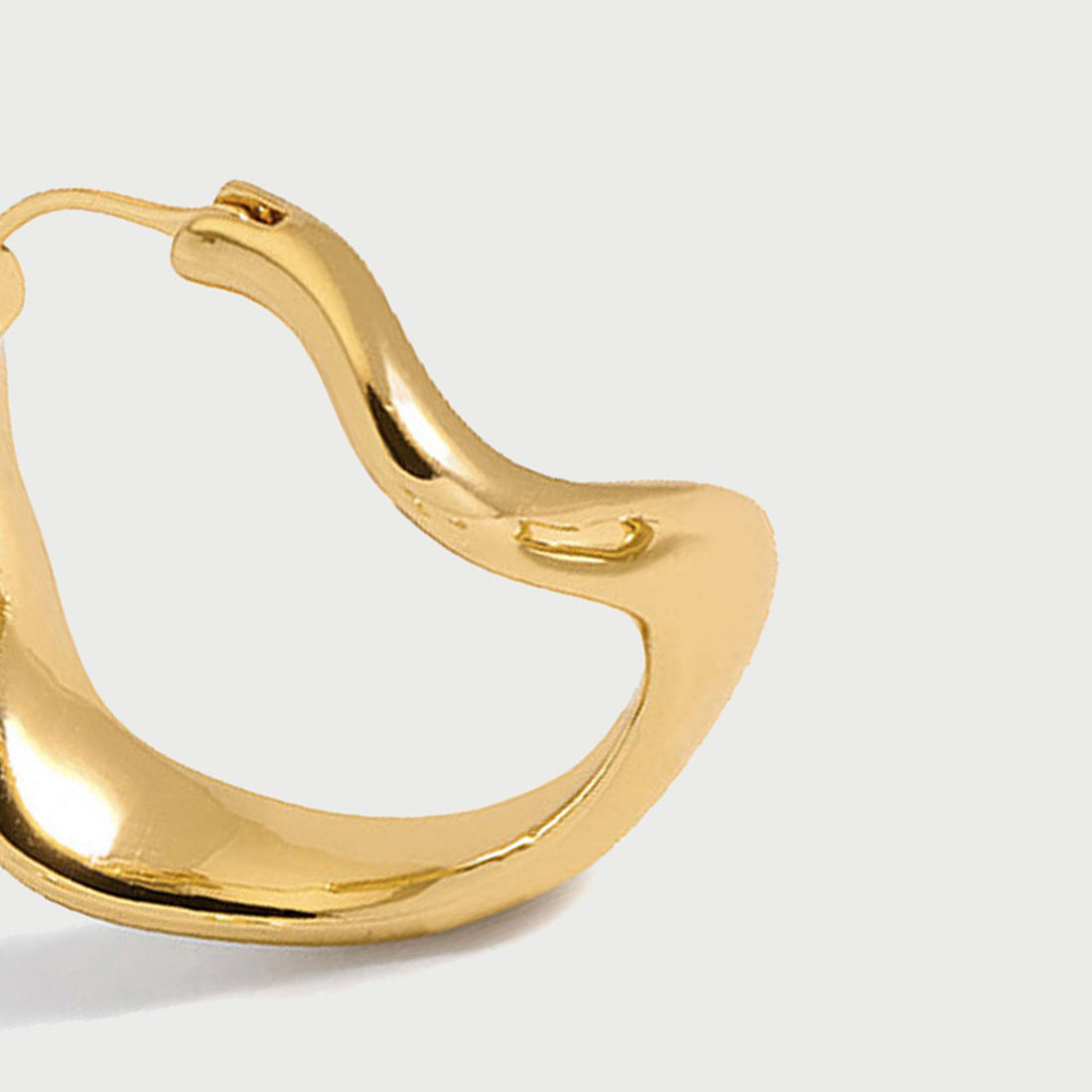 Maxi Curved Hoop Earrings in Gold