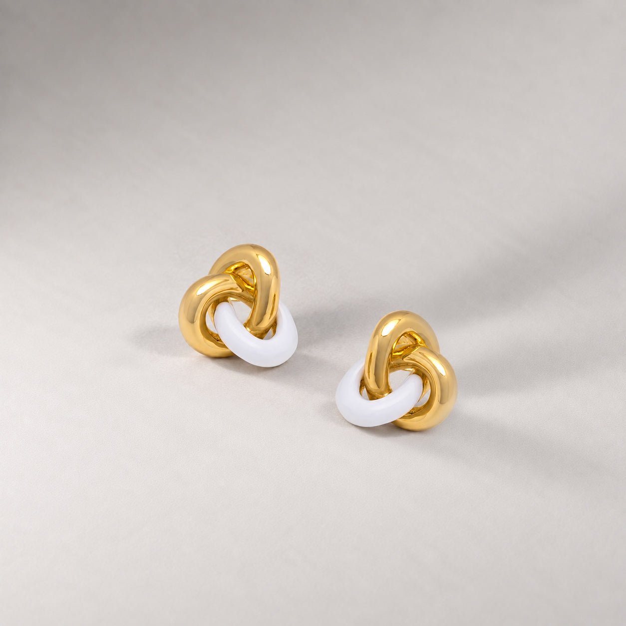 Seva Midi Face on Stud in Gold and White