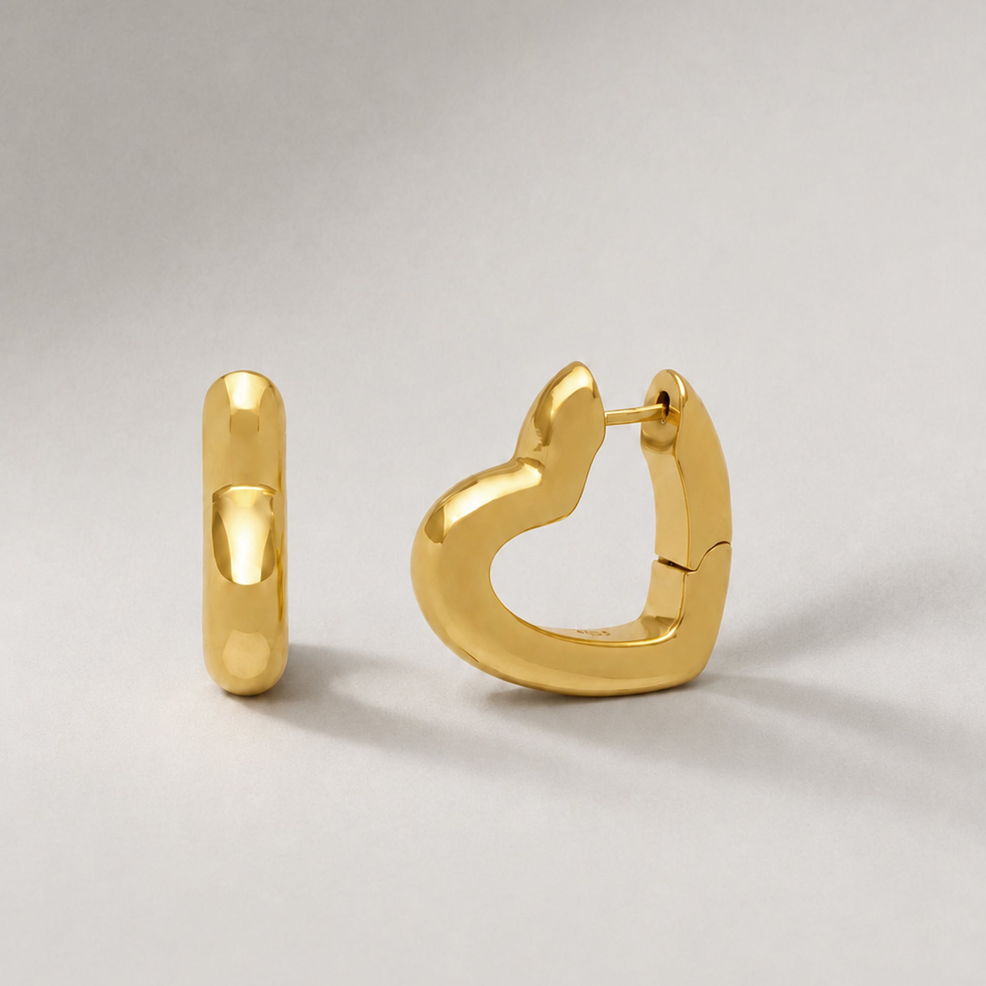 Loff Midi Heart Hoop Earrings in Gold