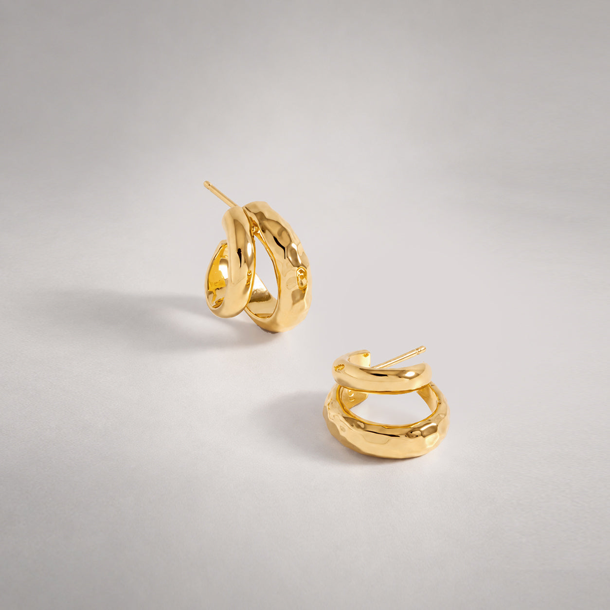 Double Claw Hammered Hoop Earrings in Gold