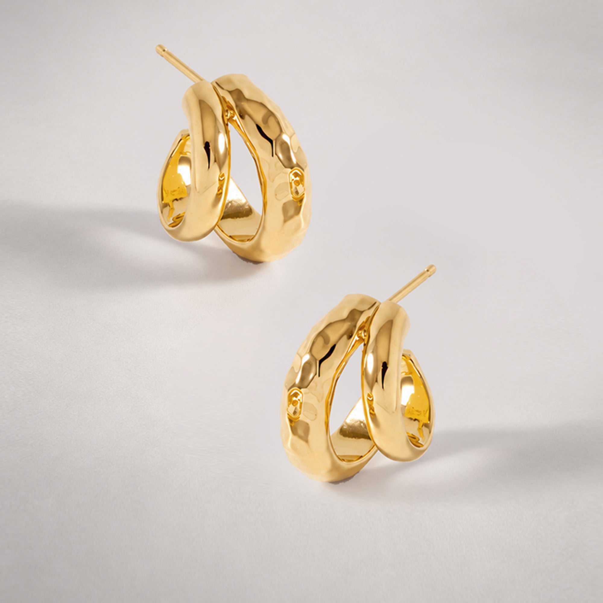 Double Claw Hammered Hoop Earrings in Gold