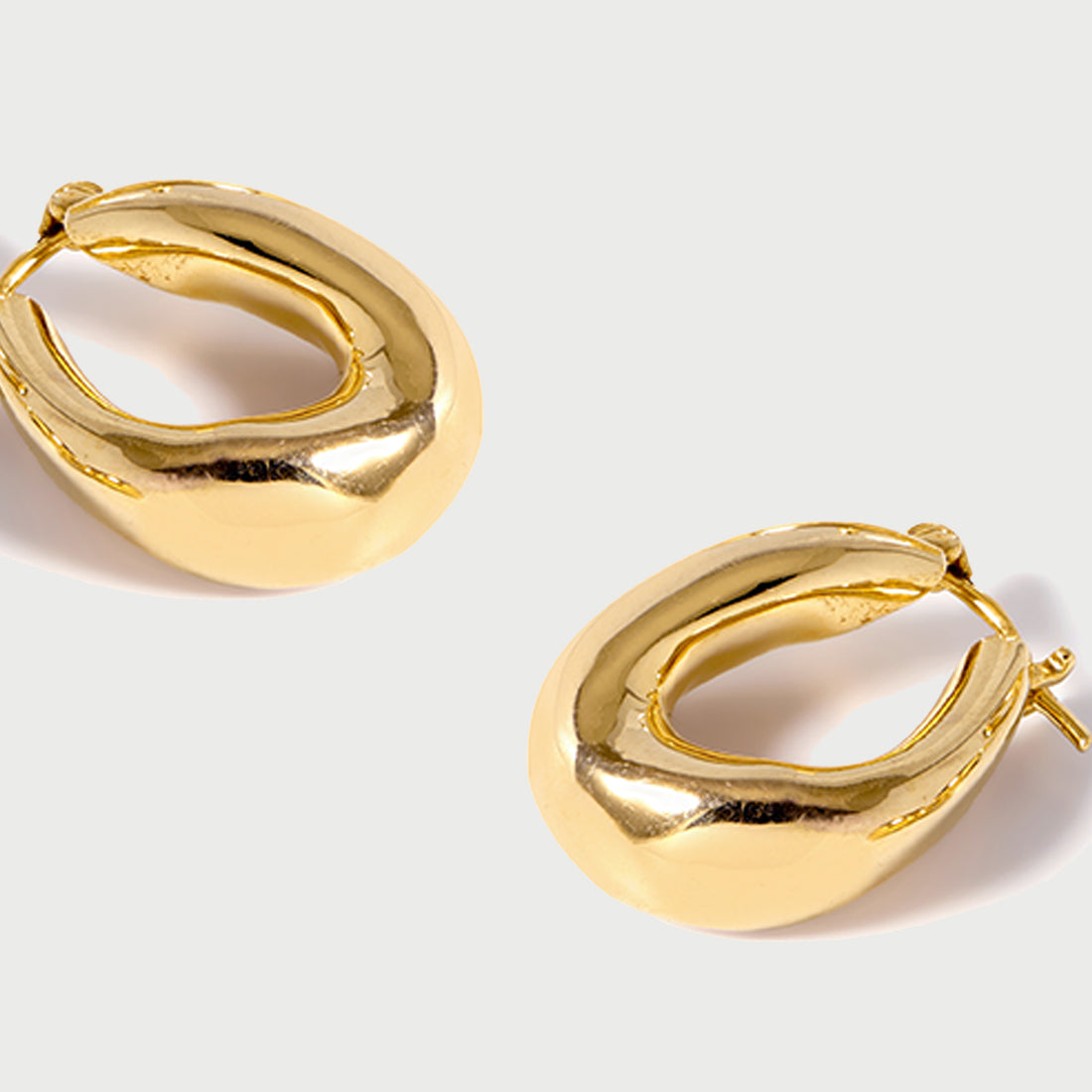 Falin Midi Hoop Earrings in Gold