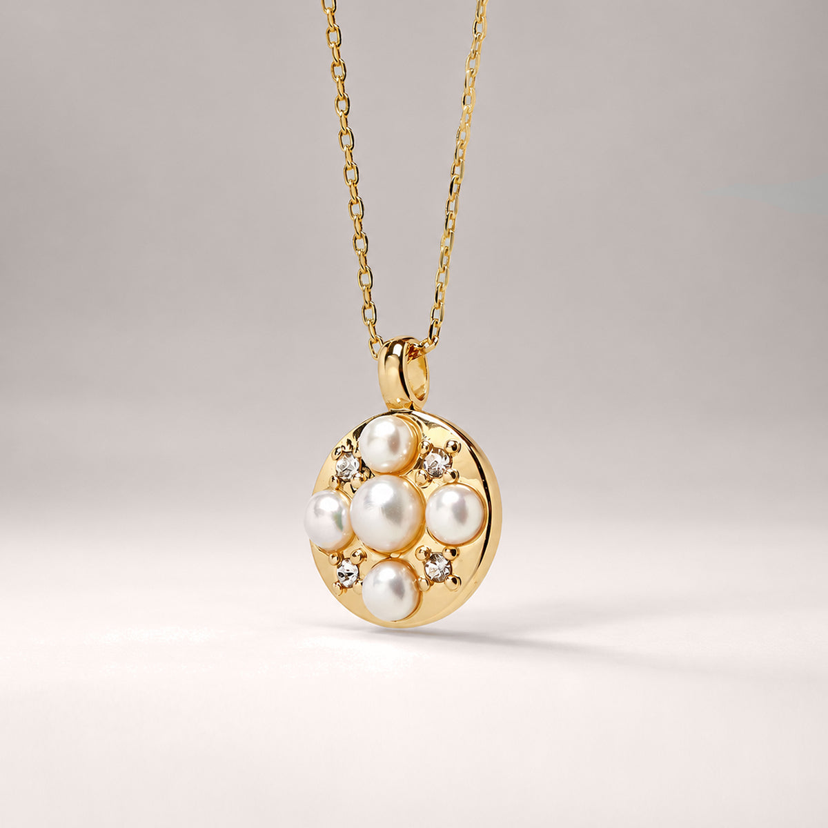 Stan Pearl Mini Pendant Necklace in Gold