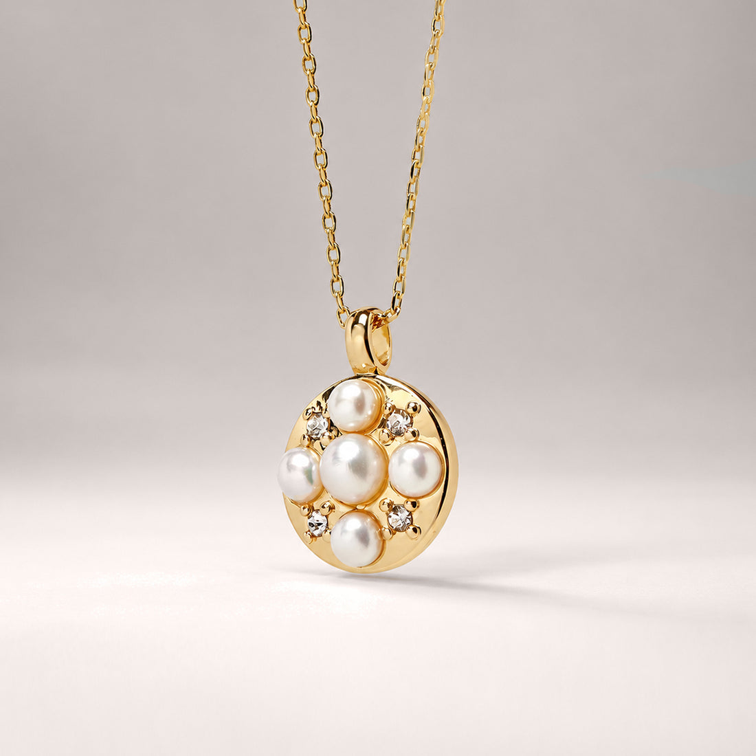 Stan Pearl Mini Pendant Necklace in Gold
