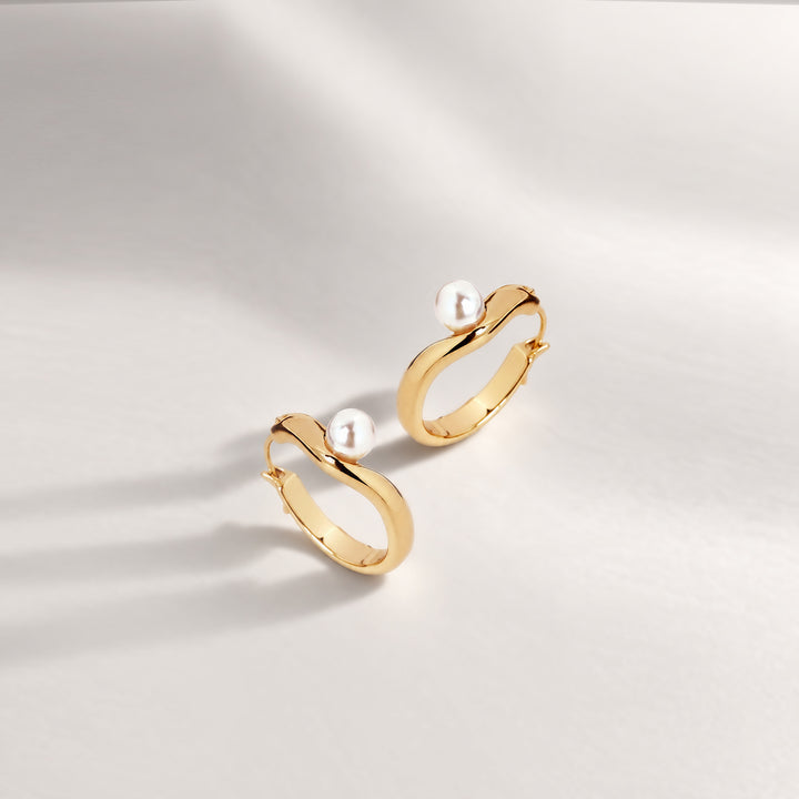 TWERTI PEARL HOOP EARRINGS IN GOLD & PEARLS