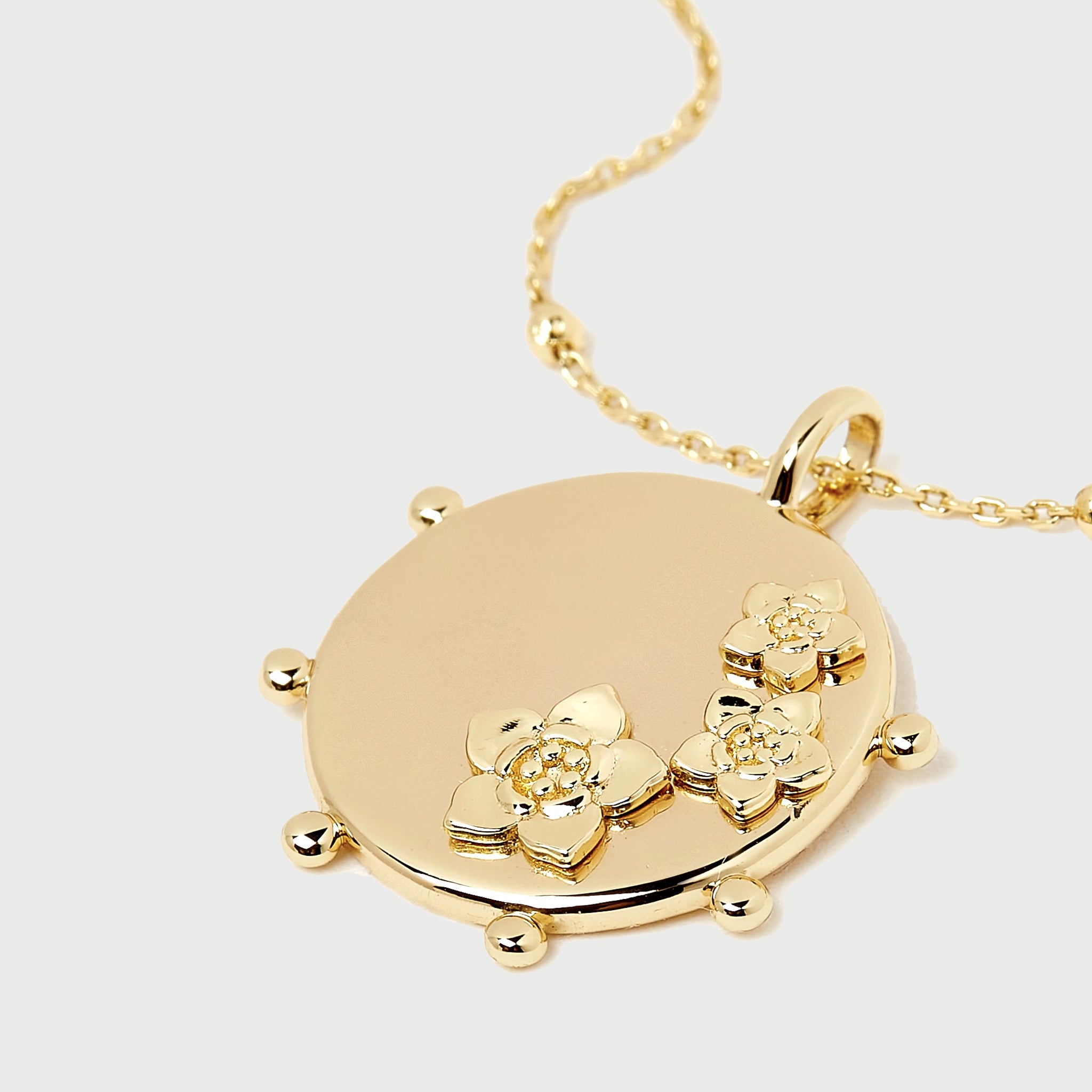 Mali Flower Pendant Short Necklace in Gold