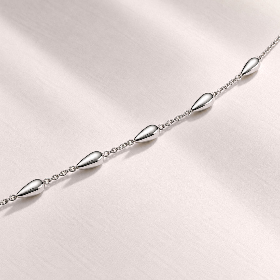 Eos Flow Necklace in Silver