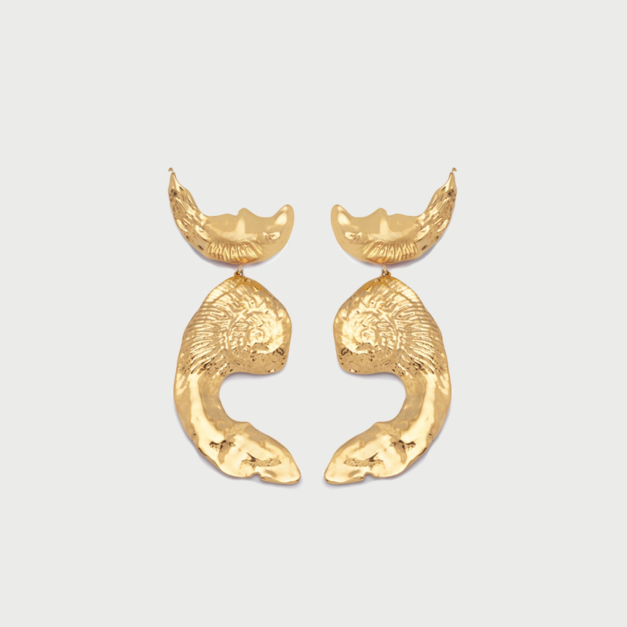 Vechi Shell Earrings in Gold