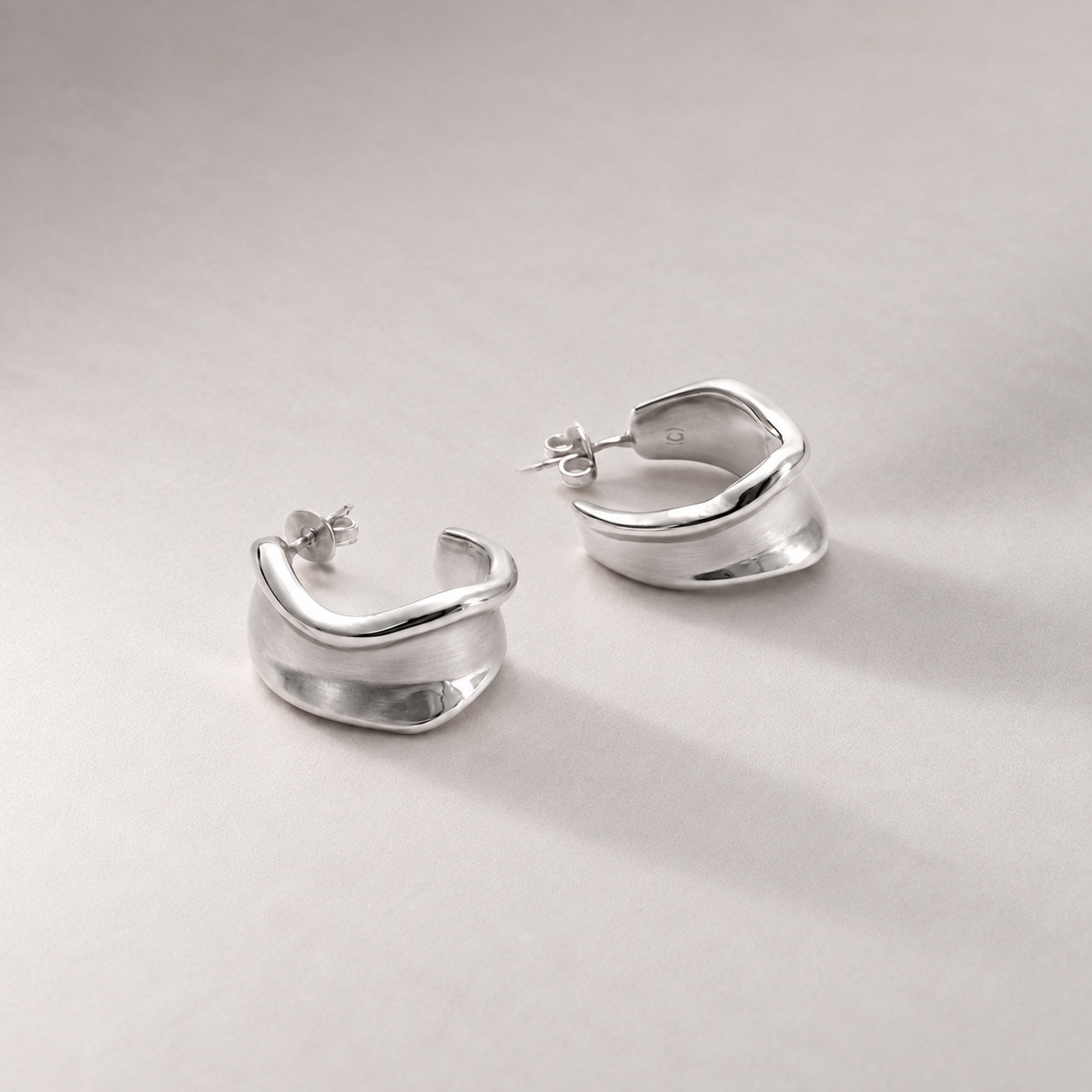 Molten Curve Earring in Silver