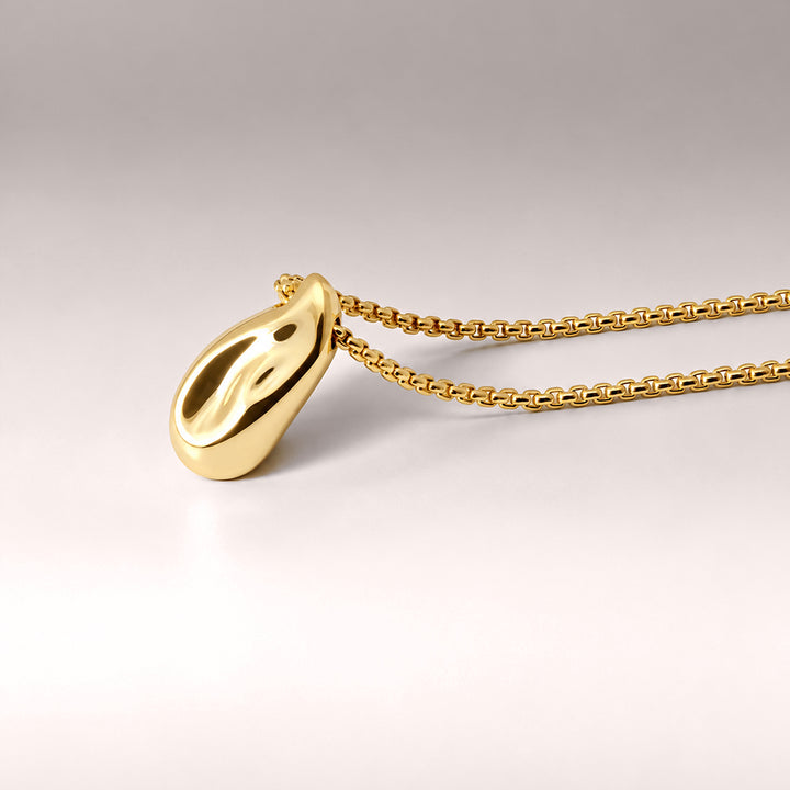 Perto Mini Pendant Necklace in Gold