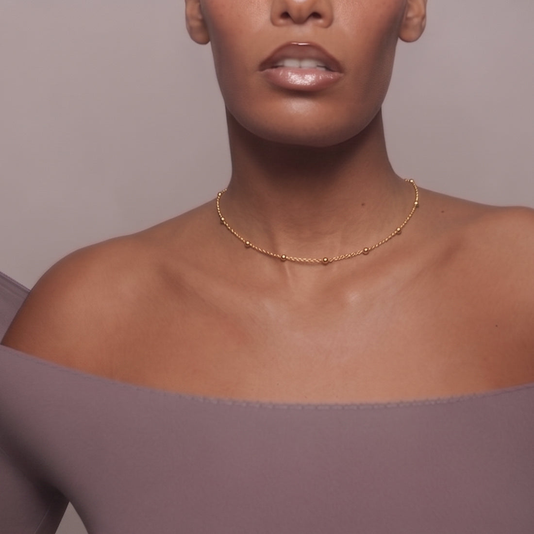 FALVO BEADED CHOKER NECKLACE IN GOLD