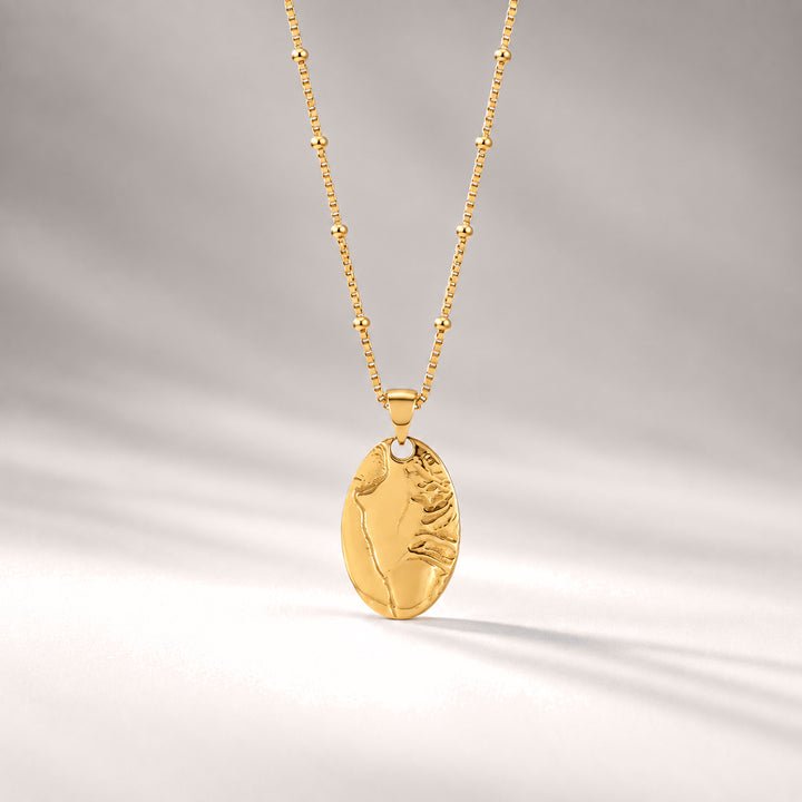 Fera Pendant Necklace in Gold
