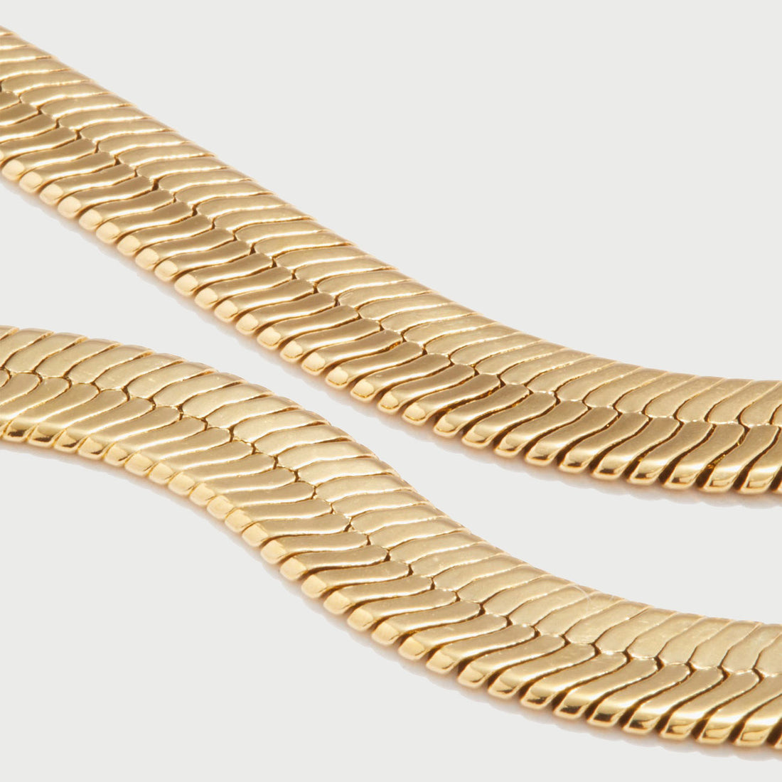 Jolie Grande Medium Snake Chain Necklace in Gold