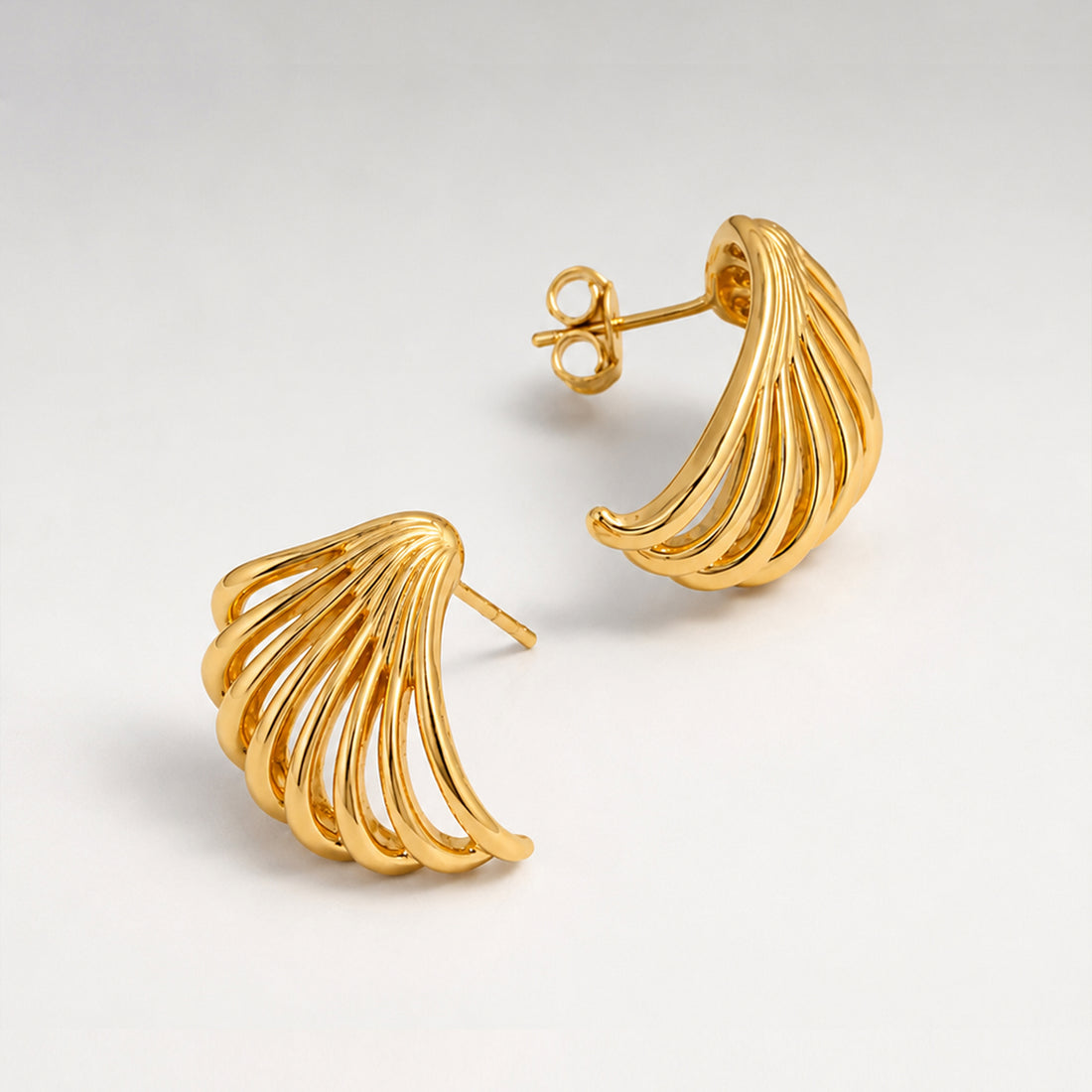 Maxi Claw Stud Earring in Gold