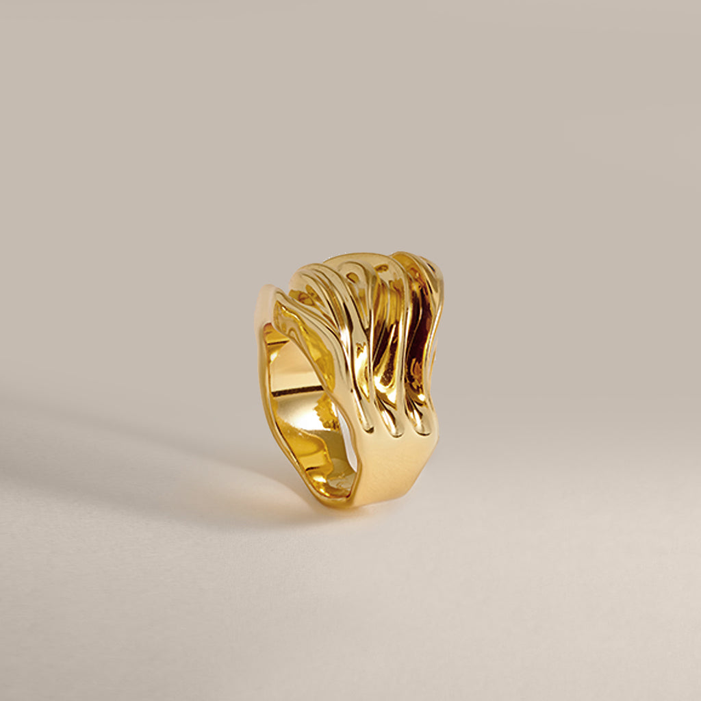 Veva Maxi Ring in Gold