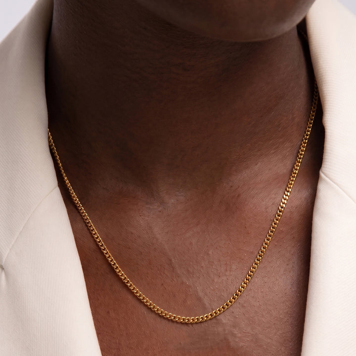 VELNO DELICATE CURB CHAIN NECKLACE IN GOLD