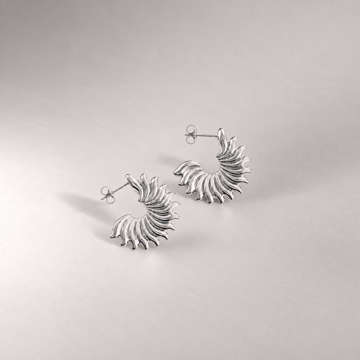 SUN CLAW MIDI HOOPS IN SILVER