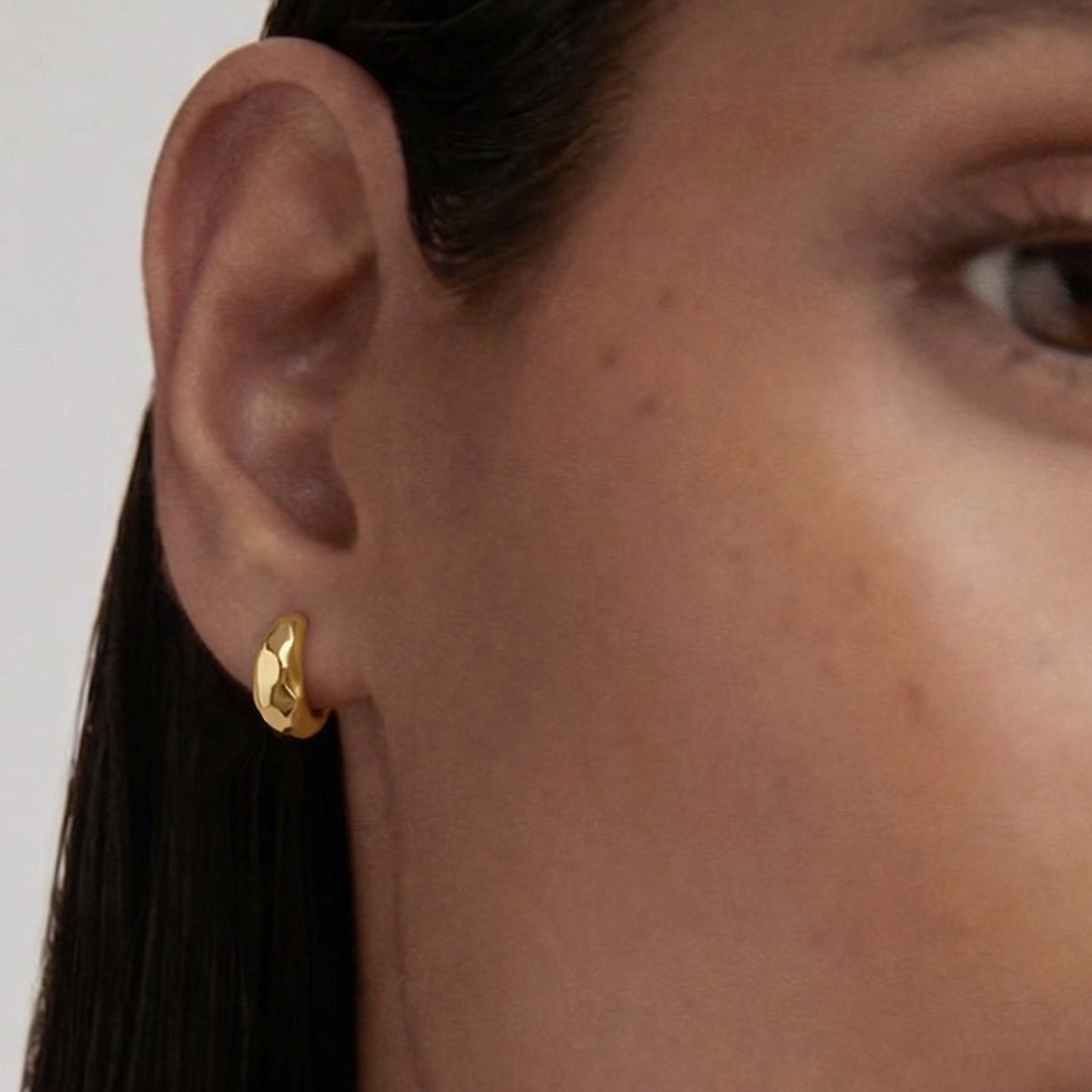 Aalto Mini Hammered Hoop Earrings in Gold