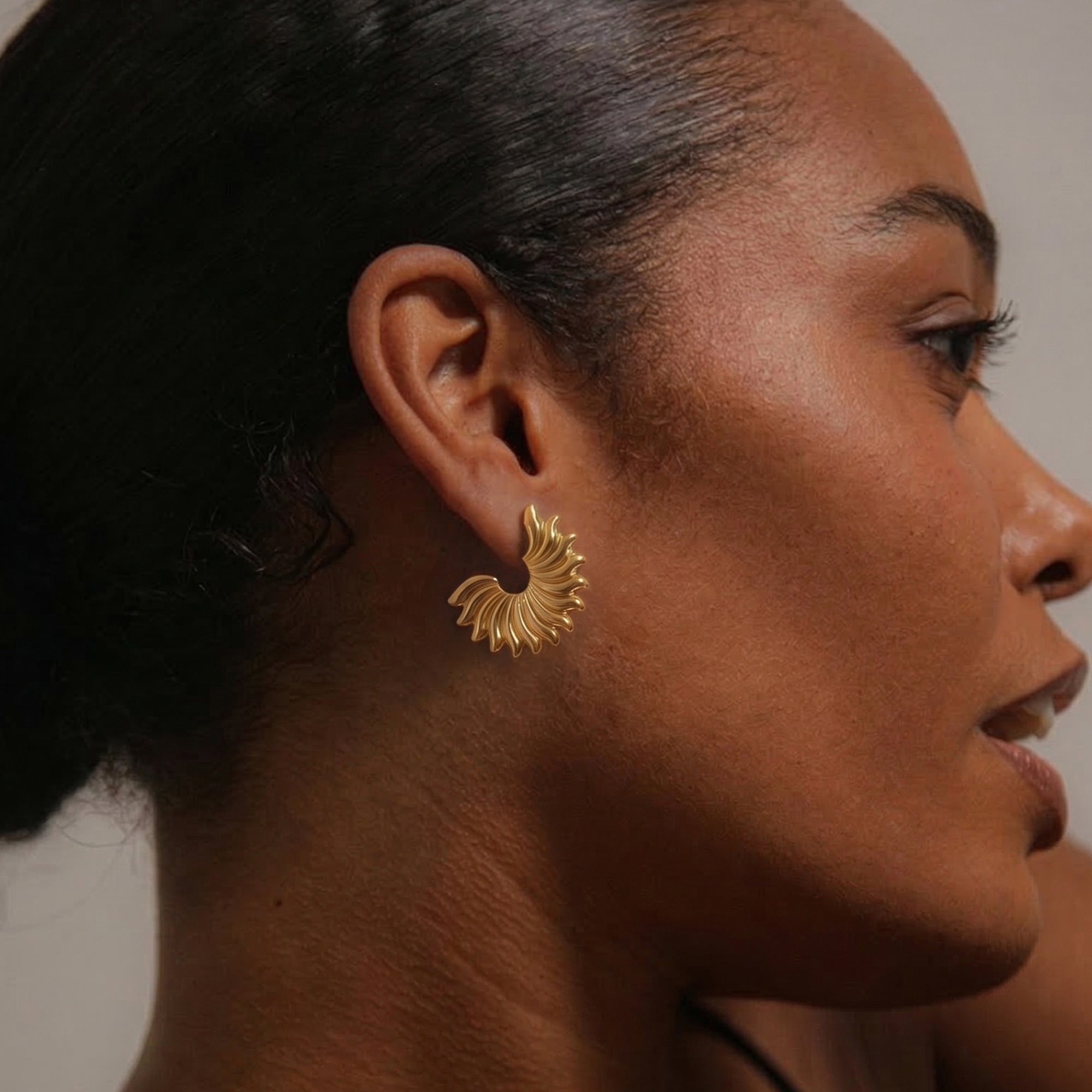 SUN CLAW MIDI HOOPS IN GOLD