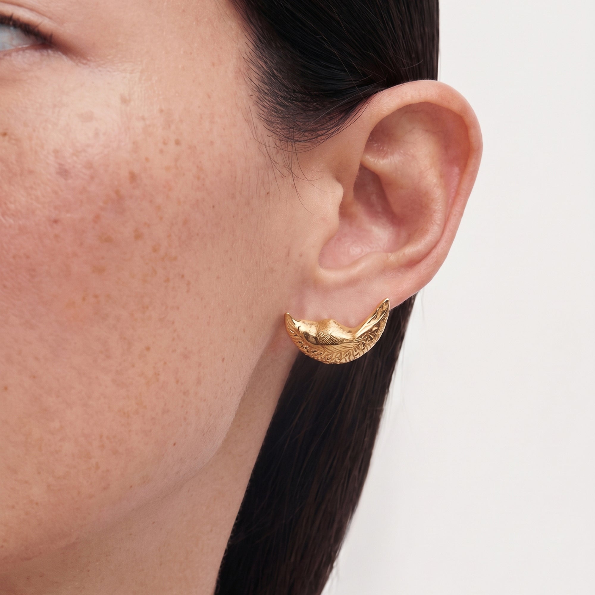 Qiuoro Mini Face on Stud Earrings in Gold