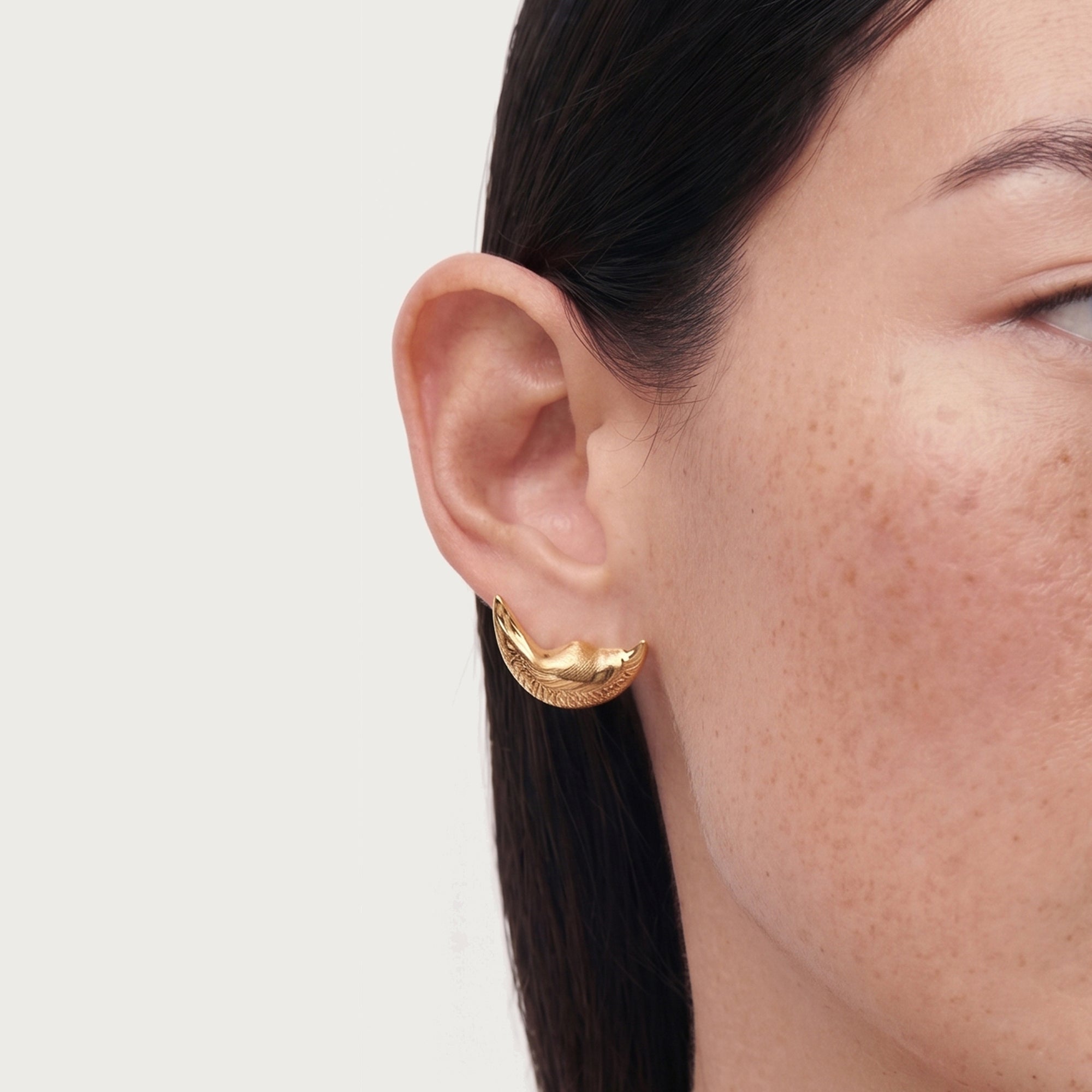 Qiuoro Mini Face on Stud Earrings in Gold