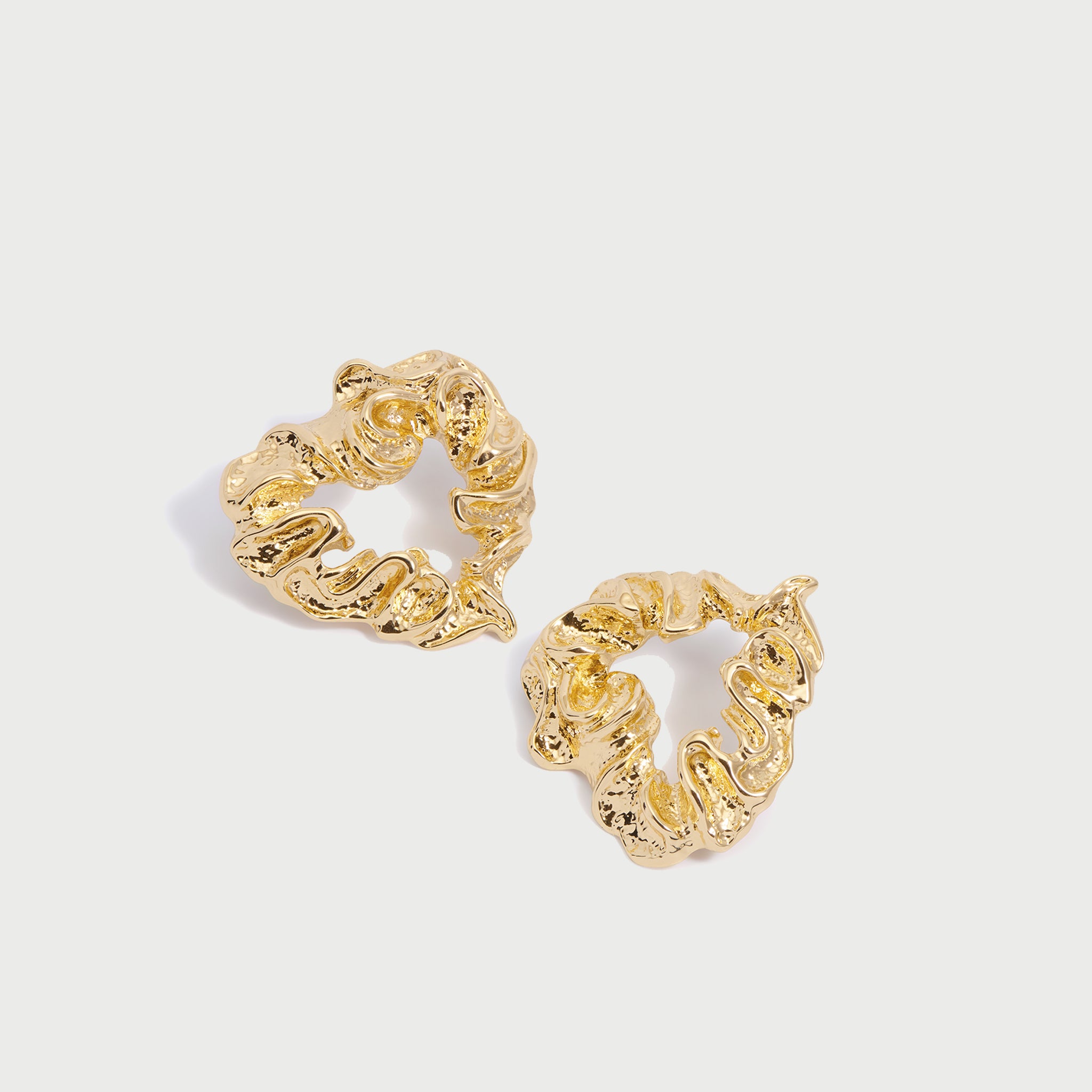 Maxi Vintage Heart Stud Earrings in Gold