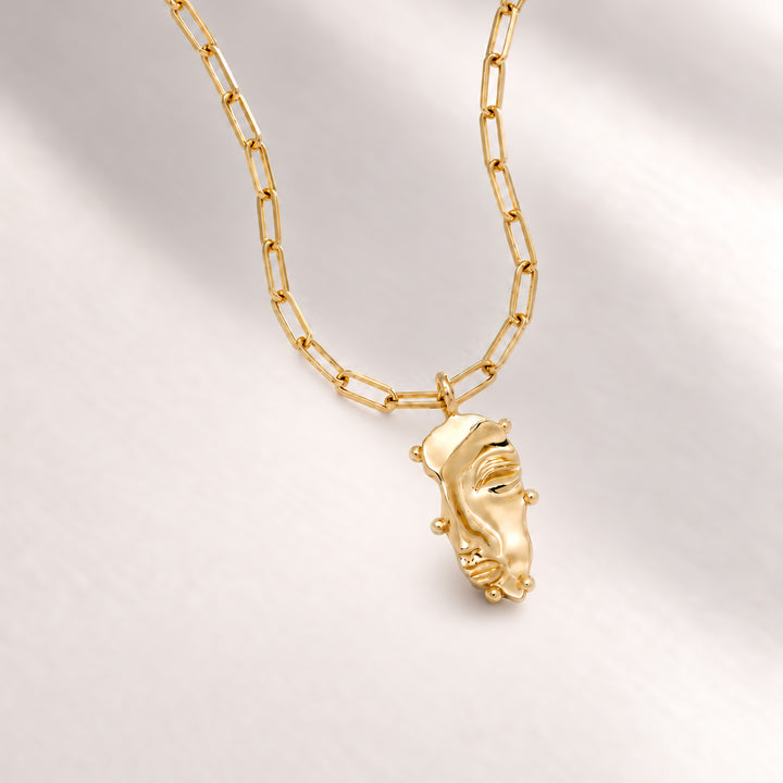 Cara Pendant Medium Necklace in Gold