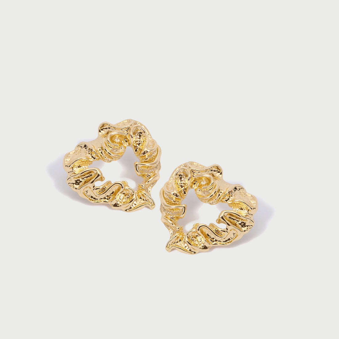 Maxi Vintage Heart Stud Earrings in Gold