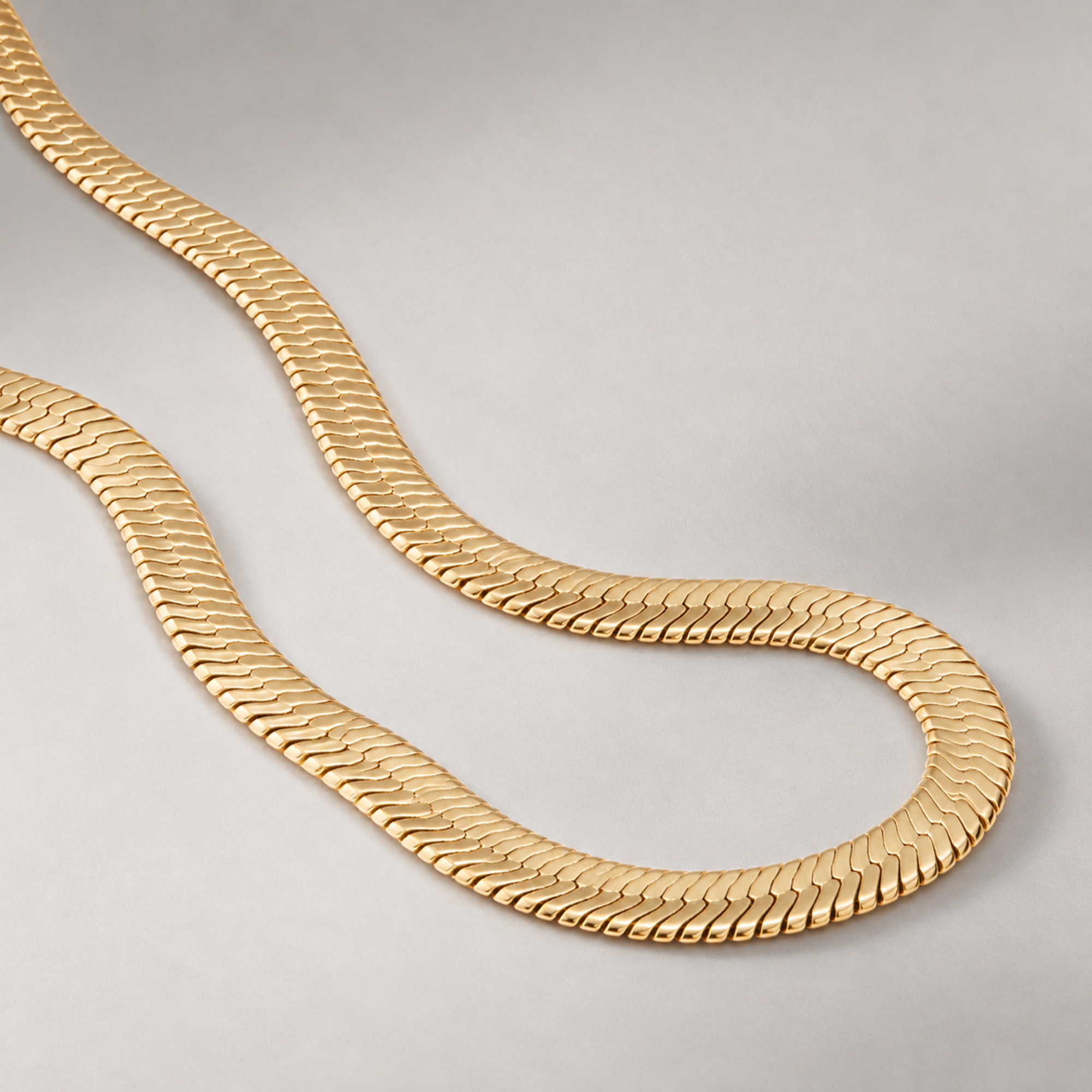Montana Grande Medium Snake Chain Necklace in Gold