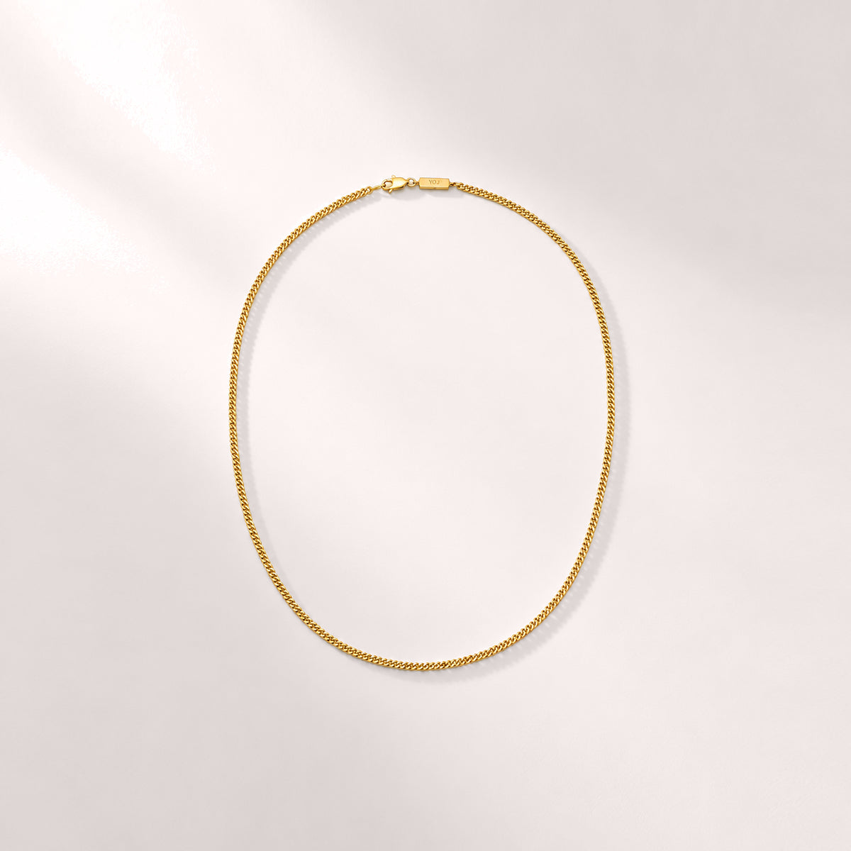 VELNO DELICATE CURB CHAIN NECKLACE IN GOLD
