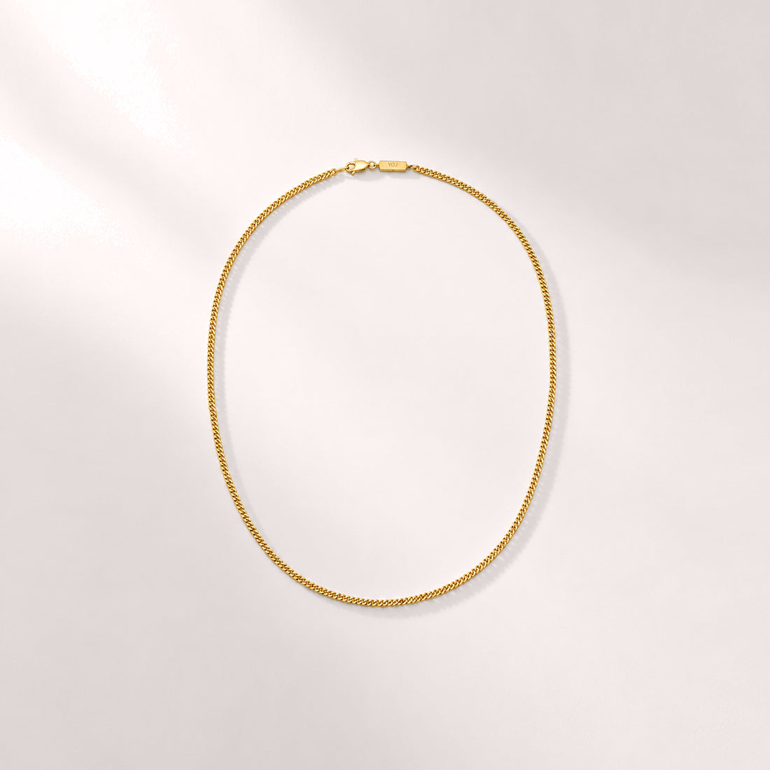 VELNO DELICATE CURB CHAIN NECKLACE IN GOLD