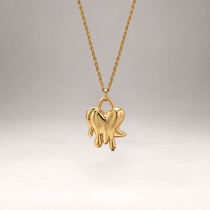 Loff Short Pendant Necklace in Gold