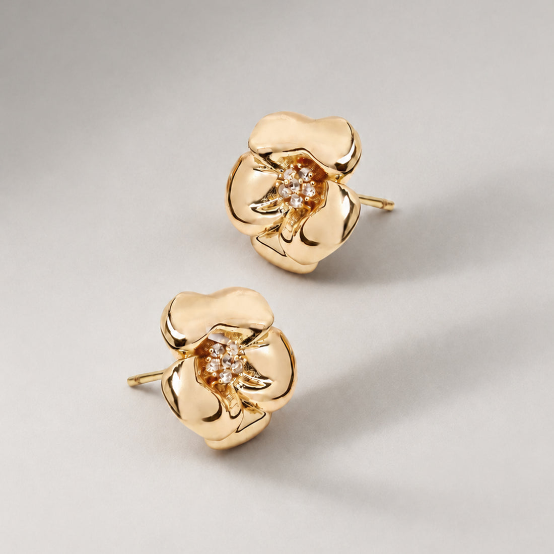 Lulu Midi Flower Stud Earring in Gold