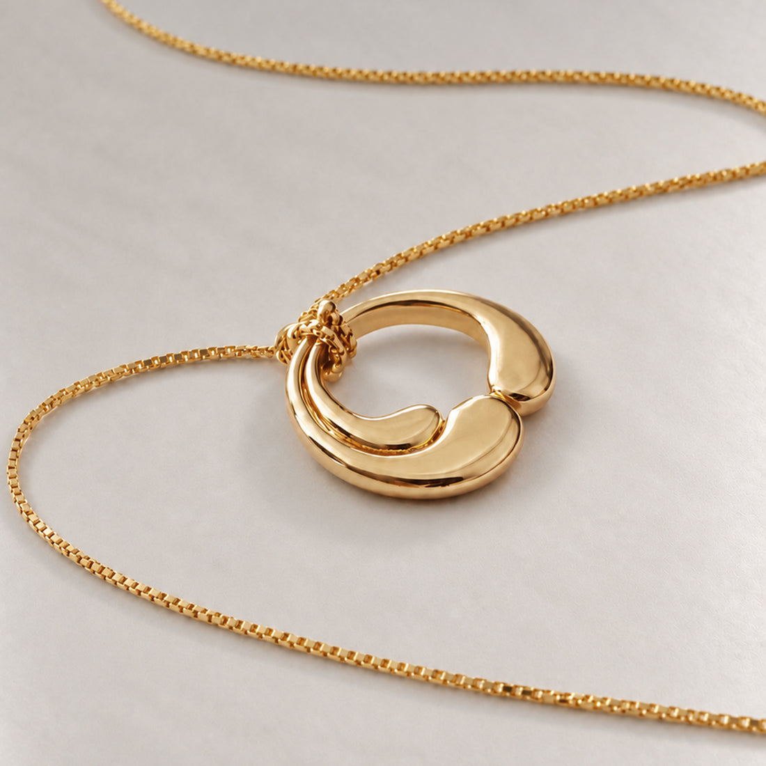 WAVE NECKLACE IN GOLD