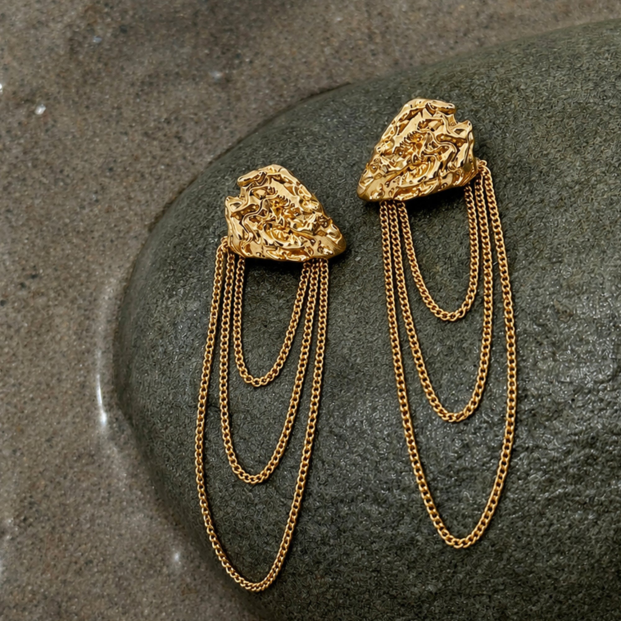 ATAGI FACE ON CHAIN STUD EARRINGS IN GOLD