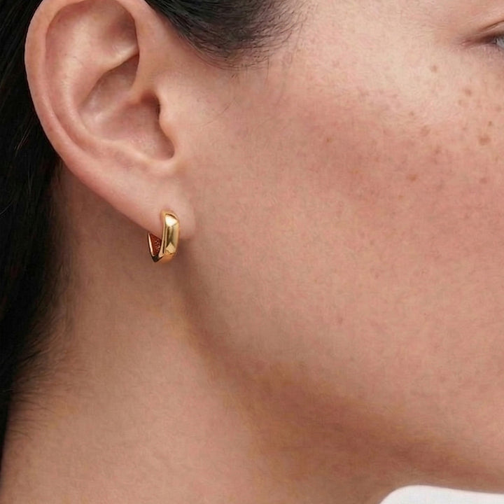 Pero Small Hoop Earrings in Gold