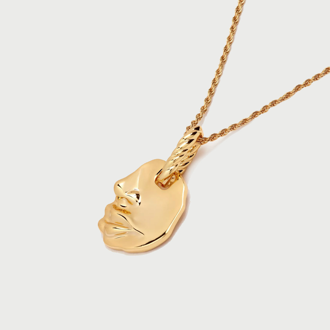 Chyia Pendant Necklace in Gold