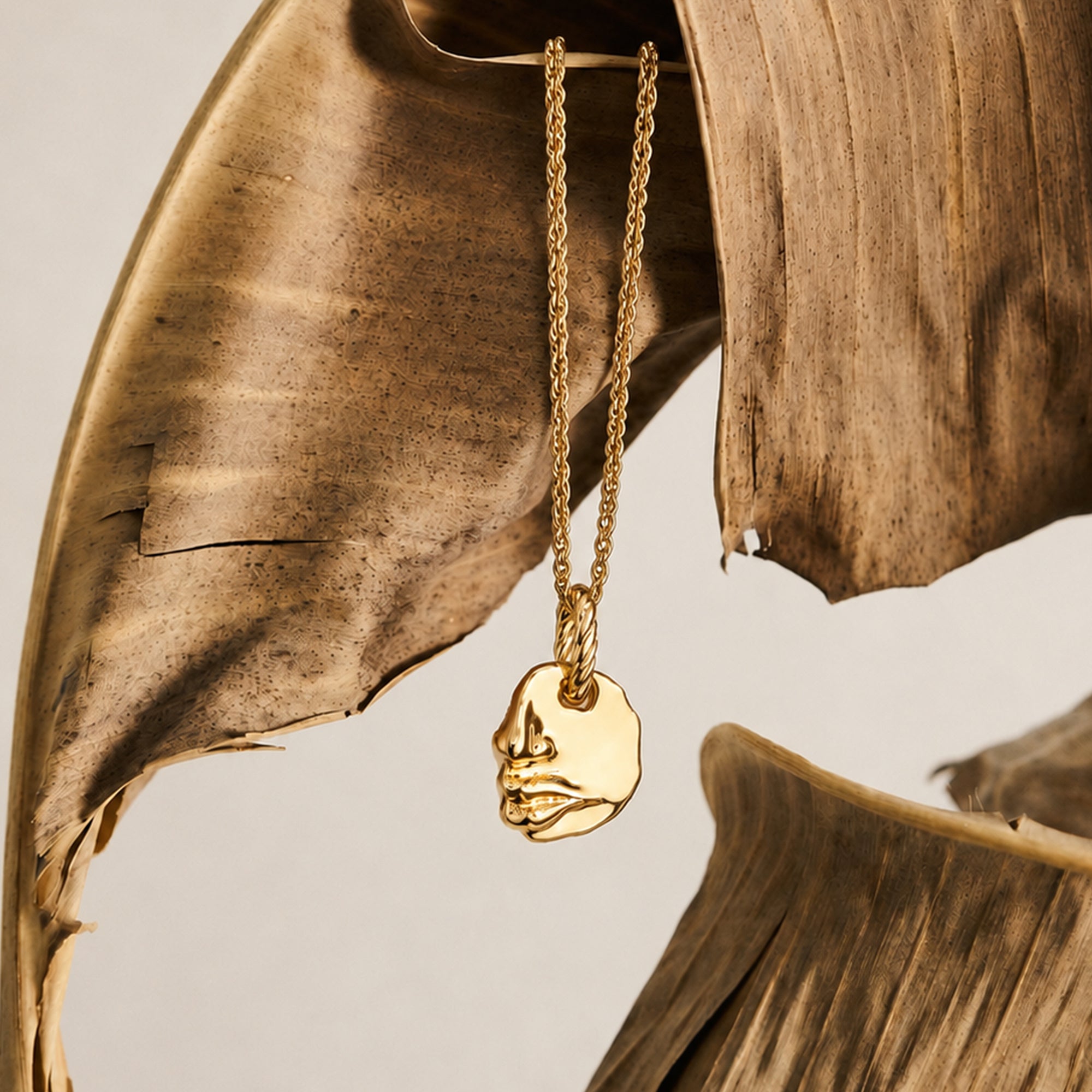 Chyia Pendant Necklace in Gold