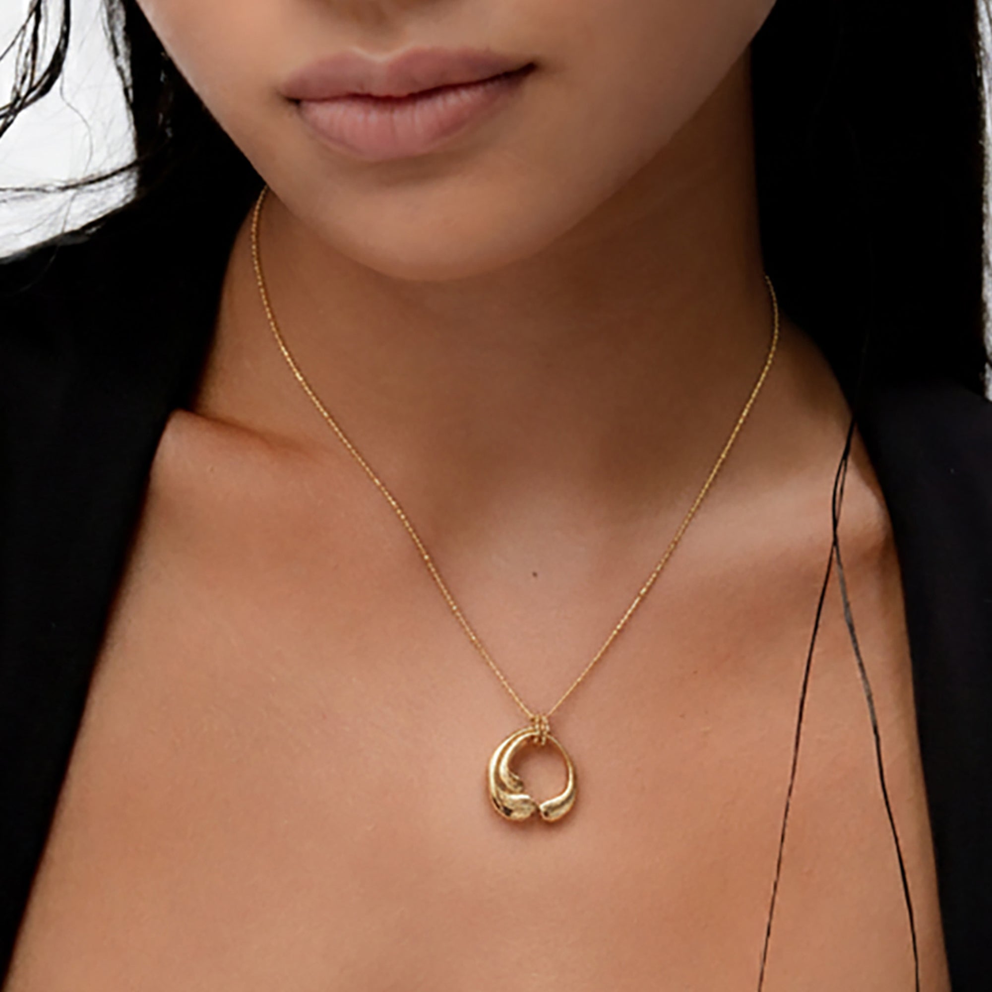 WAVE NECKLACE IN GOLD