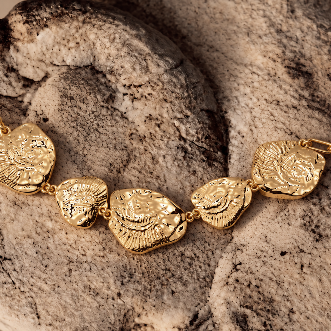 Oldeu Shell Maxi Bracelet in Gold