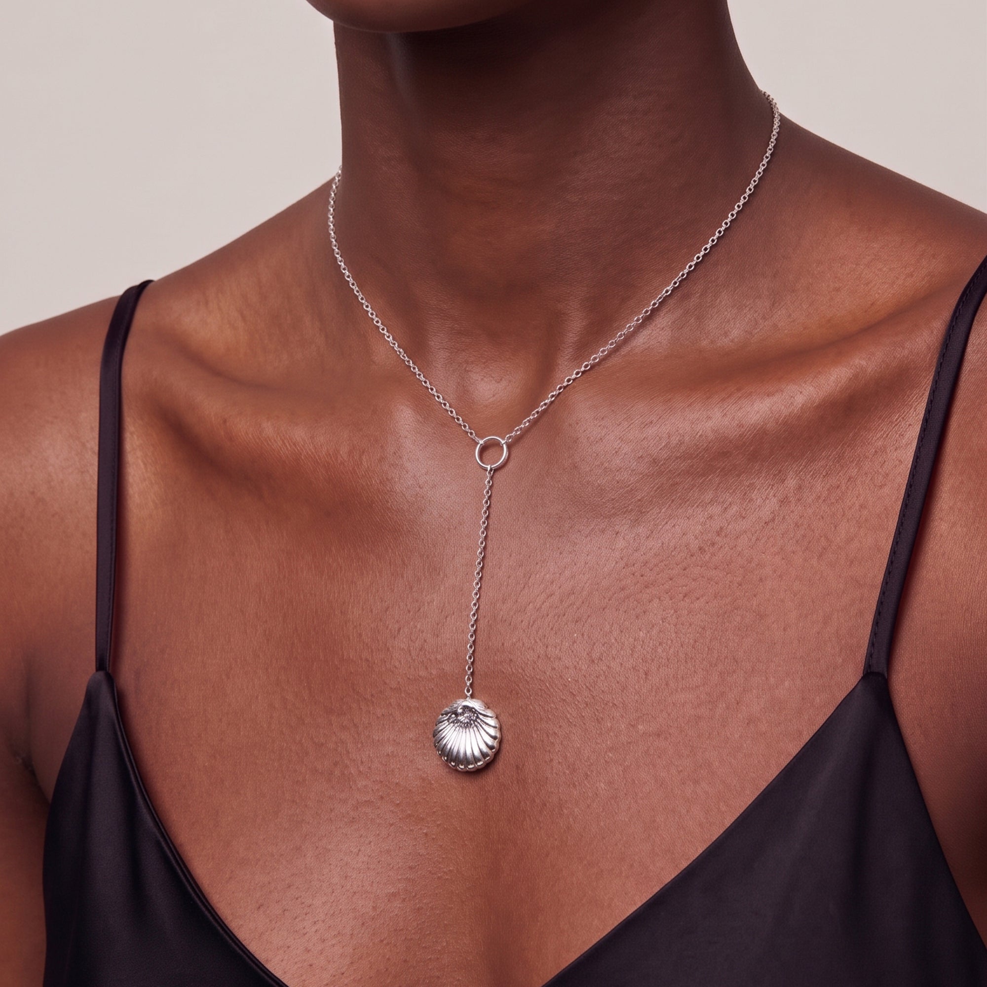 Coquille Shell Lariat Necklace in Silver