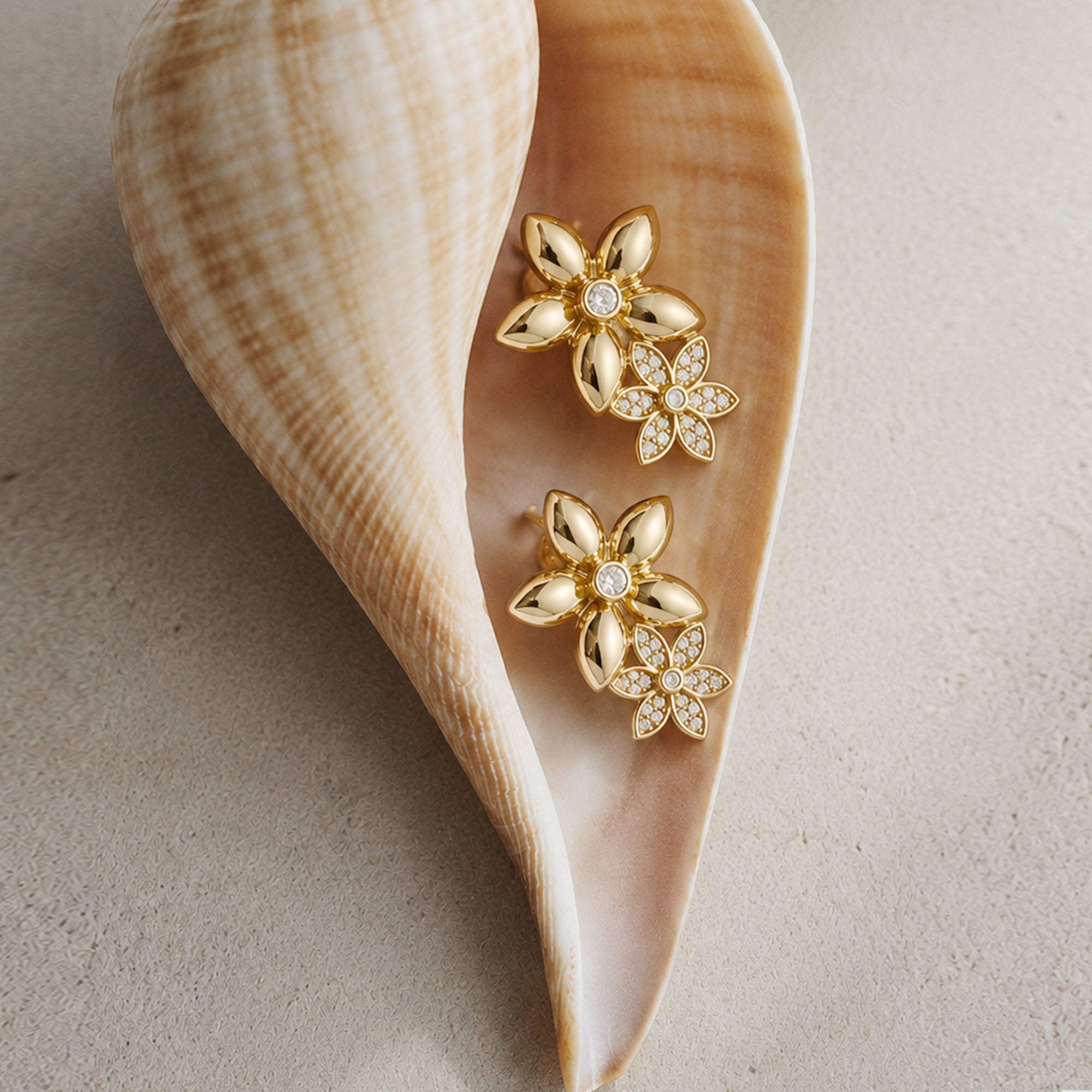 MEIGU CRYSTAL STUDS IN GOLD & CRYSTALS