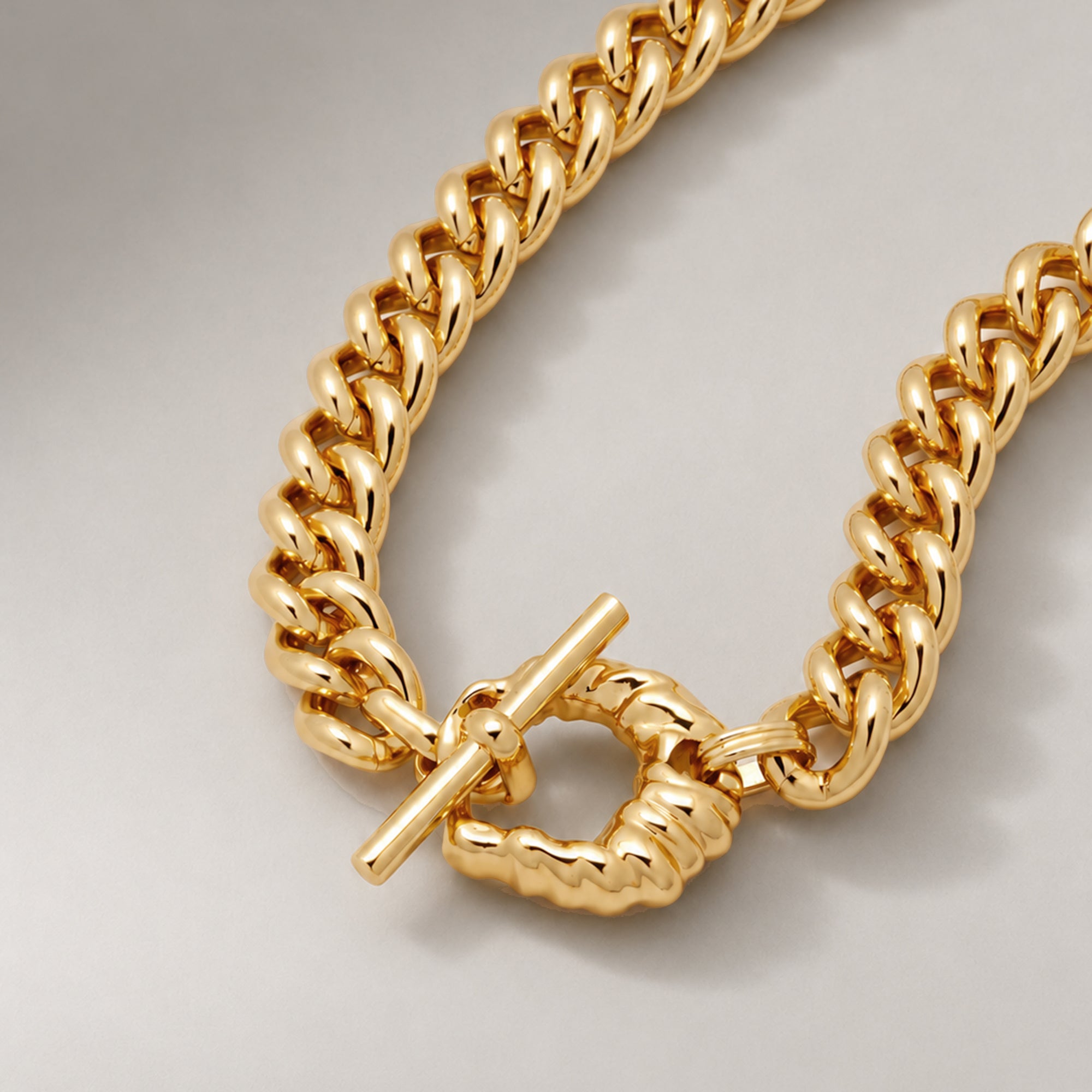 Coral Curb Chain Necklace in Gold