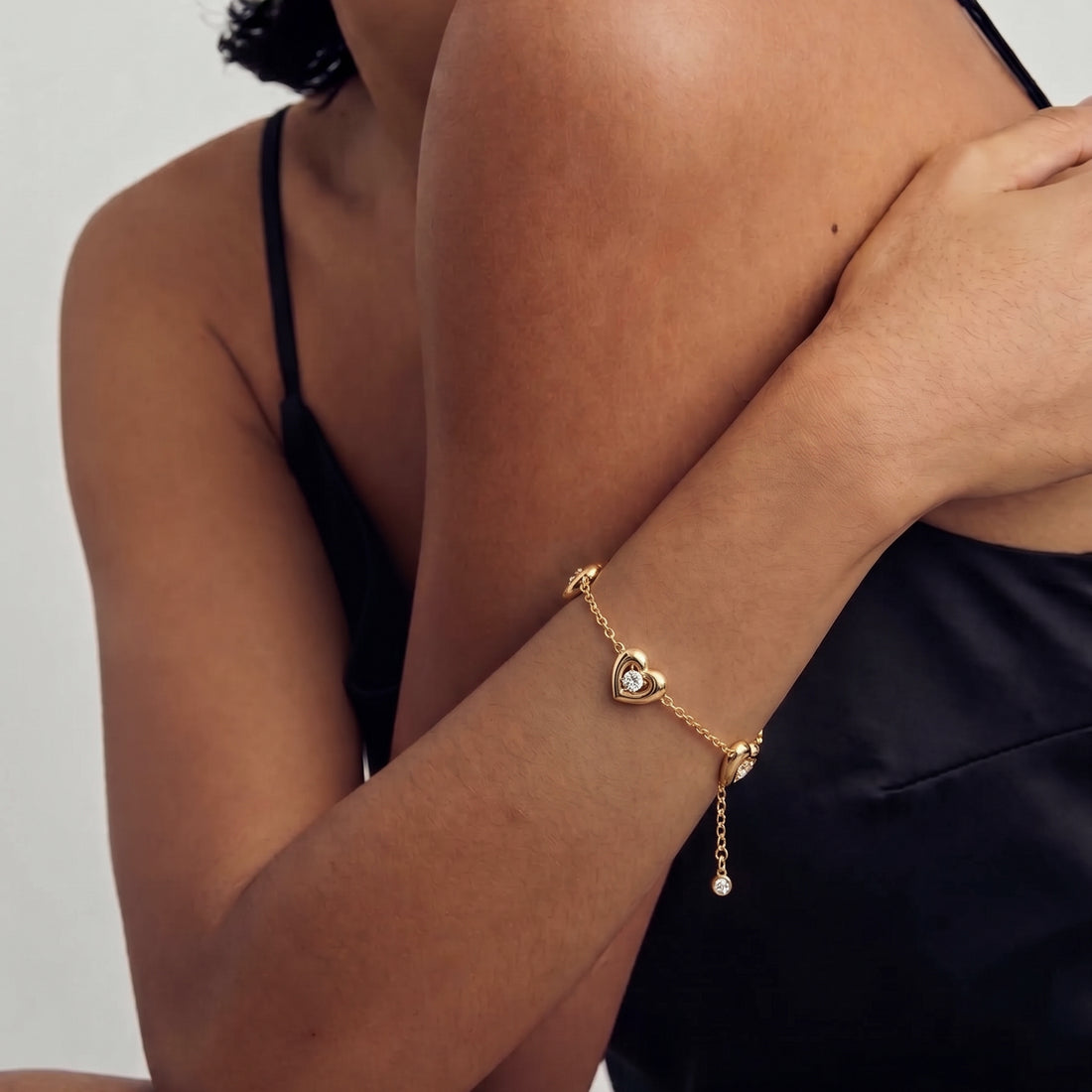 AFELLO HEART CRYSTAL STATION BRACELET IN GOLD & CRYSTAL