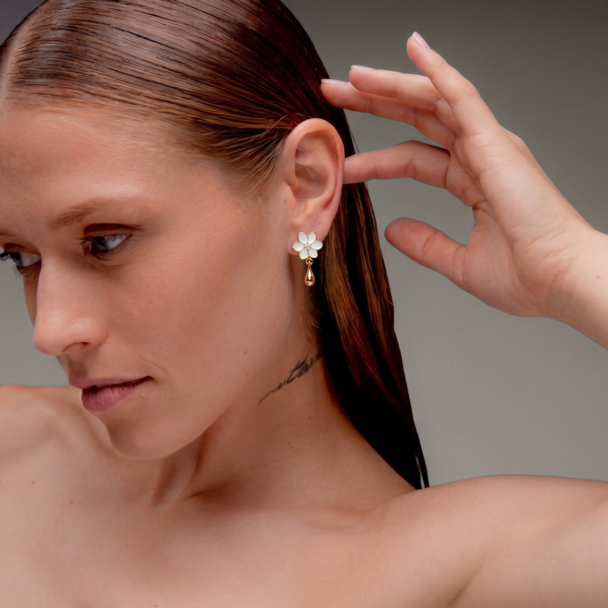XANTIA FLOWER DROP EARRINGS IN GOLD & MOONSTONE WITH WHTE ENAMEL